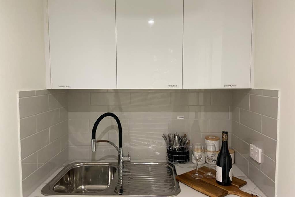 10A Brunswick Living Studio Close To Apt And Cbd Free Wifi Tram At Doorstep Melbourne Exterior photo